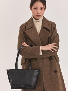 Composition : Body : Cotead Leather 100% / lining : wool 50% poly 50%Color : BlackCountry of Origin : KOREA Black Shoulder Bag For Business In Fall, Classic Shoulder Bag For Business In Fall, Chic Leather Bags For Winter, Brown Wool Outerwear For Everyday, Versatile Shoulder Bag For Everyday Winter Use, Versatile Everyday Winter Shoulder Bag, Versatile Winter Shoulder Bag For Everyday, Chic Brown Bags For Winter, Chic Brown Winter Bags