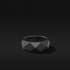 Great design work in a magic piece full of brilliant infinite shapes that make you enjoy his reflections thanks to a sterling silver masterfully polished by the best artisans. Available in silver, gold and black gold. Minimalist style and based on polygonal geometric surfaces, it is sleek and fresh, perfect for any casual or more serious outfit, so it fits wonderfully on any occasion Made entirely by hand with all the love and art of the best silver artisans. Metal: 925 Solid Sterling Silver / 2 Serious Outfit, Modern Minimalism, Black Rhodium, Black Rings, Minimalist Style, Minimalist Fashion, Silver Gold, Sterling Silver Rings, Silver Rings