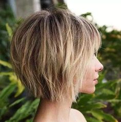 Back To School Hairstyles | Easy Hairstyles For Medium Hair For Beginners Short Haircuts For Ladies, Haircuts For Ladies, Layered Short, Girls Short Haircuts, Stylish Short Haircuts, Corte Bob, Very Short Haircuts, Medium Bob Hairstyles, Prom Hairstyles For Short Hair