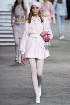 Chanel 2019, Moda Chanel, Chanel Resort, Chanel Dress, White Tights