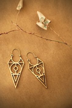 Bohemian Dangle Brass Jewelry, Bohemian Brass Dangle Jewelry, Handmade Geometric Gold Earrings, Gold Dangle Jewelry With Artistic Design, Geometric Brass Earrings For Gift, Brass Festival Jewelry, Handmade Geometric Brass Jewelry, Geometric Gold Nickel-free Jewelry, Gold Geometric Nickel-free Jewelry