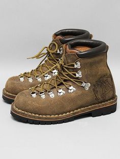 Danner Hiking Boots, Mountain Boots, Retro Backpack, Outdoor Aesthetic, Aesthetic Kitchen, Mountaineering Boots, Boots Style, Fresh Shoes, Mens Leather Boots