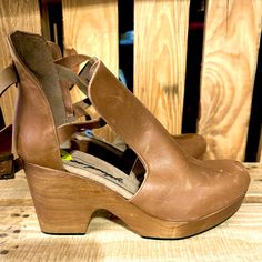 New Without Tags Free People Cedar Clogs Size 10 Wood Clogs, Free People Shoes, Leather Buckle, Clogs, Free People, Size 10, Buckle, Women Shoes, Tags