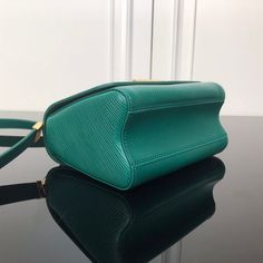 Size: 19cm*15cm*9cm It comes with Dust box, Care manual, Tag, and Paper bag. High-end Green Shoulder Bag With Top Carry Handle, High-end Green Box Bag With Top Carry Handle, High-end Green Shoulder Bag With Detachable Handle, Designer Green Box Bag With Detachable Handle, Designer Green Box Bag With Top Handle, Designer Green Top Handle Box Bag, High-end Green Box Bag For Shopping, High-end Green Shoulder Bag Satchel, Classic Green Square Bag