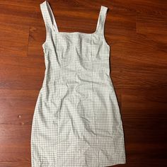 Never Worn! Perfect Condition Cheap Gingham Plaid Mini Dress, Fitted Gingham Knee-length Mini Dress, Fitted Gingham Plaid Dress With V-neck, Fitted Gingham Plaid Mini Dress, Green Gingham Dress, Fitted Gingham Mini Dress With V-neck, Gingham Dress, Dresses Xs, Sage Green