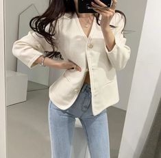 Product information:Main fabric composition: polyester fiber (polyester)The content of the main fabric ingredient: 71%-80%Pattern: Otherstyle: CasualPopular elements: otherColor: beige, blue, pinkSize: S, M, LSuitable age: 18-24 years oldClothing style: Korean versionStyle type: temperament commutingSize Information：S.M.L.Note：1. Asian sizes are 1 to 2 sizes smaller than European and American people. Choose the larger size if your size between two sizes. Please allow 2-3cm differences due to ... Casual Tweed Jacket, Short Coats Women, Trendy Streetwear, Maxi Skirt Dress, Jacket With Pockets, Chevron Dress, Single Breasted Jacket, Style Korean, Short Coat