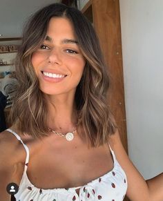 Balayage With Medium Brown Hair, Highlight Medium Length Hair, Brunette Hair With Light Brown Balayage, Balayage Hair Brown Short, Shoulder Hair Balayage, Medium Length Brown Hair With Balayage, Medium Haircut Balayage, Edwards And Co, Short Hair Cuts Brunette