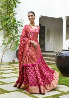 Bandhani And Leheriya Dress, Bhandani Print Lehenga, Upada Bandhani Lehenga, Banarasi Lehenga Dupatta Draping Style, Chunni Draping On Lehenga, Godh Bharai Outfit Indian, Pink Choli, Bandhani Lehenga, Fashion Course