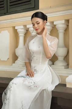 Hy Vien Middle Sleeves Ao Dai | MEAN BLVD Ao Dai Wedding Dress, Ao Dai White, Vietnamese Wedding Ao Dai, Bridal Ao Dai, Traditional Vietnamese Wedding, Wedding Ao Dai, Modern Ao Dai, Chinese Wedding Decor, Asian Dresses