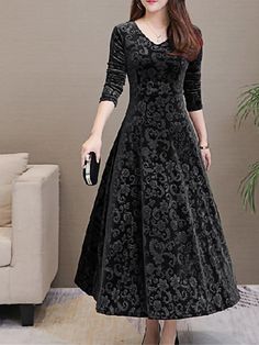 Femme Robe velours manche longue Automne Printemps - Elégant Jacquard Floral Col V Noël robe demoiselle d honneur robe automne velvet Mince 2022 Vert Rouge Noir M L XL XXL 3XL / robe hiver de 8808578 2022 à €25.99 Velvet Dress Plus Size, Women's A Line Dresses, Velvet Dress Long, Long Sleeve Velvet Dress, 파티 드레스, Velvet Gown, Black Velvet Dress, Midi Length Dress, Knee Length Dresses