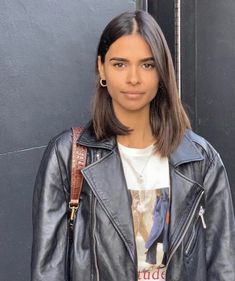 Sleek Haircuts, Sleek Short Hair, Haircut For Square Face, Short Brown Hair, Square Face, Bob Haircuts For Women, Haircuts Straight Hair, Cut My Hair, Medium Length Hair Cuts