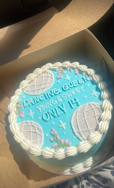 a cake in a box with the words dancing queen on it