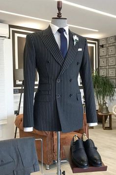 #Oldmoney #Oldmoneyaesthetics #oldmoneylifestyle #rich #oldmoneyfits #oldmneymen #oldmoneywomen #oldmoneycars Mens Navy Suit, Formal Suits Men, Prom Men, Business Suits