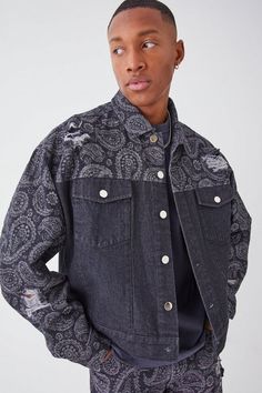 No matter where the day takes you, you can always rely on a denim jacket. For those long awaited sunny days, nothing works better than a denim jacket. Lightweight and easy to match with any casual outfit, this staple is the go-to outerwear piece by definition. Available in endless colour tones, washes and finishes, the jean jackets from our improved collection are a fail-safe choice for a fashionable and comfortable getup. Consider pairing your denim jacket with a white t-shirt, cargo trousers and smart trainers for an instant cool ensemble. And when the nights get colder, make sure you're lined up with a borg, suede and faux fur.Style: Detail Denim JacketDesign: Fabric InterestFabric: DenimDetail: Fabric InterestLength: RegularNeckline: CollaredFit: BoxySleeve Length: Long Sleeve Coach Jackets, Jacket Collection, Borg Jacket, Jean Jacket Men, Jean Large, Heavy Coat, Bleached Denim, Tall Pants, Jackets For Men