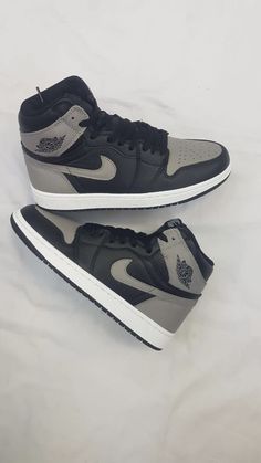 Black And Grey Jordans, Girls Shoes Teenage, Cute Jordans, Grey Jordans, Futuristic Shoes, Shoes For School, Cute Nike, Dr Shoes