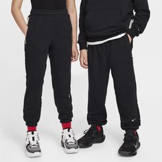 Our sweat-wicking tech helps you stay dry and comfortable. We added it to these classic sweats, which are crafted from breathable French terry fabric, to help keep you moving from practice to playtime. Kid Lifestyle, Nike Fleece, Nike Kids, French Terry Fabric, Fleece Pants, Pants Black, Nike Dri Fit, Big Kids, French Terry