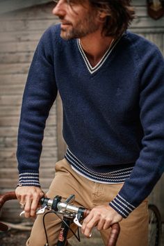 The sleek and sophisticated, a V-neck jumper is easy to style and elevates any look. It features the well-known &SONS details you’ve grown to love such as elbow patches and an embroidered “&” logo on the chest. A contrasting stripe lines the neck, cuff and hem as a delicate detail that transforms the jumper from looking like your grandad’s sweater to the ultimate stylish piece.  Made in the UK100% Merino wool V-neck jumper5 gauge knit, supersoft merino woolWashed for softnessRecycled woven label Jumper Aesthetic, Red Waves, School Jumpers, College Uniform, 6th Form, Mens Fashion Smart, Grey Jumper, Blue Jumper, Fashion Hub