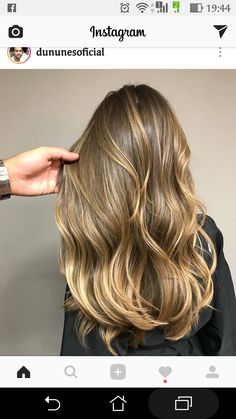 Long Hair Highlights, Honey Hair Color, Bronde Hair, Dark Blonde Hair, Blonde Hair Shades, Peinados Fáciles Para Cabello Corto, Hot Hair Styles, Haircut And Color