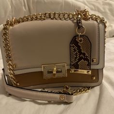 Brand New Aldo Aldo Byworth Crossbody In Beige Women's Never Used Elegant Sling Bag Aldo Purses Handbags, Aldo Bags Handbags, White Sling Bag, Sling Bag Outfit, Aldo Purses, Purse Outfit, Aldo Handbags, Tan Purse, Aldo Bags