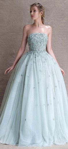 INSPIRAÇÃO: Casamentos e detalhes em tons pastel | Casar é um barato Paulo Sebastian, Wedding Dresses Whimsical, Paolo Sebastian, Unconventional Wedding Dress, Wardrobe Goals, Romantic Fantasy, Blue Wedding Dresses, 16 Dresses