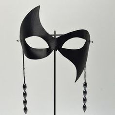 Now that you are here, which mask is speaking to you? This seductive little black masquerade mask is perfect for a daring after-hours encounter. Crafted out of high-quality leather and featuring two s Oni Maske, Mask Drawing