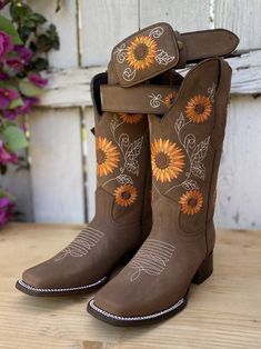 Bota y Cinturon para Mujer - JB-1505 Arena - Bota Vaquera para Mujer - Cinturon Vaquero para Mujer - Combo de Bota y Cinto para Mujer Arena Design, Embroidered Sunflowers, Sunflower Boots, Sand Design, Embroidered Boots, Embroidery Materials, Belt Style, Color Sand, Western Belts