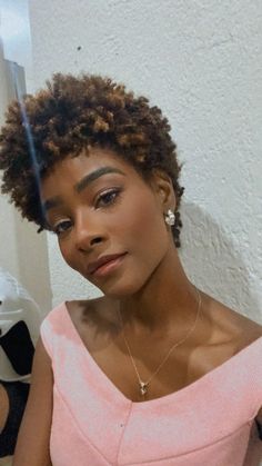 Short Curly Afro Natural Hair, Curly Afro Natural Hair, 4b Hairstyles, Afro Natural Hair, Tapered Twa, Pretty Short Hair, Twa Styles, Short Curly Afro, Natural Hair Haircuts