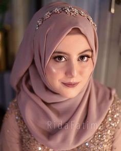 Hijab Styles For Party, Niqab Eyes, Hijabi Wedding, Wedding Hijab Styles, Bridal Hijab Styles, Bride Hijab, Hijab Ideas, Hijabi Brides, Simple Hijab Tutorial