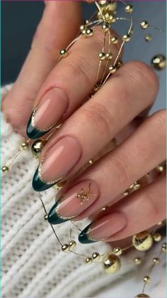 Dark Green Tip Nails, Nails With Green Tips, Green Tip Nails, December Nail Colors, Nails With Green, Elegant Christmas Nail Designs, Emerald Nails, Green Acrylic Nails, Festive Manicure