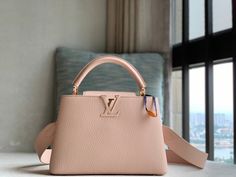 Size: 27cm*18cm*9cm It comes with Dust box, Care manual, Tag, and Paper bag. Lv Capucines, American Alligator, Lv Neverfull, Qatar Doha, Dubai Luxury, Lv Bag, Louis Vuitton Bag, Paper Bag, Louis Vuitton