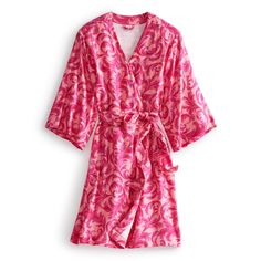 Experience the epitome of comfort and relaxation with our soft Woven Robe – the perfect way to unwind after a long day or start your morning in style. Whether you're curling up with a book, enjoying your morning coffee or pampering yourself with a spa day at home, our robe provides the ultimate comfort experience. Vera Bradley Wicked Woven Robe in Positively Pink & Peach Blossom Small/Medium Fleece Patterns, Backpack Lunch Bag, Spa Day At Home, Duffel Bag Backpack, Peach Blossom, Peach Blossoms, Stocking Stuffer Gifts, Long Day, Pink Peach