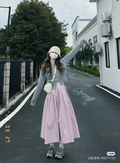 Uniqlo Summer Outfit, Japanese Long Skirt Outfit, Pink And Blue Outfit, Blue Skirt Outfits, Maxi Skirt Outfit, Minimalistic Outfits, Long Skirt Outfits