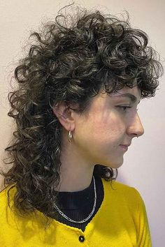 Women Short Curly Haircuts, Ways To Style Curly Hair, Curly Haircuts Short, Female Mullet, Hair Cuts Curly Hair