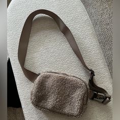 Nwot Taupe Sherpa Silver Hardware - Perfect Condition Adjustable Strap Sherpa Belt Bag, Amazon Bags, Camera Purse, Amazon Bag, Flap Backpack, Small Crossbody Purse, Trending Handbag, Black Purses, Handbags Michael Kors