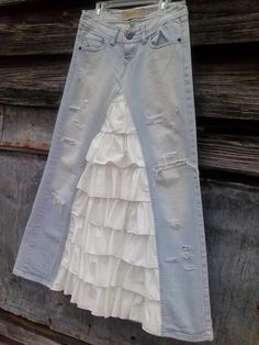 $70 + FREE Shipping Size 2 (28" waist) Light blue denim jeans converted to a frilly feminine skirt. The white ruffles are from a beautiful cotton. All materials were acquired in Jerusalem. Diy Denim Skirt, Jeans Refashion, Diy Skirts, Light Blue Denim Jeans, Potpourri Christmas, Shabby Chic Clothes, Feminine Skirt, Upcycle Clothes Diy, How To Make Skirt