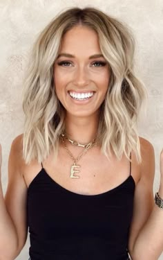 Blonde Lobs, Medium Length Hair Color, Hairby Chrissy, Gorgeous Hair Color, Honey Hair, Blonde Hair Looks, Medium Length Hair, Short Blonde Hair