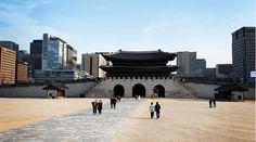 gyeongbokgung palace in Seoul is quiet during the coronavirus pandemic. #seoulpalaces #koreandrama Gyeongbokgung Palace, Royal Palaces, The Royal Palace, Fire Damage, Royal Residence, Historical Drama