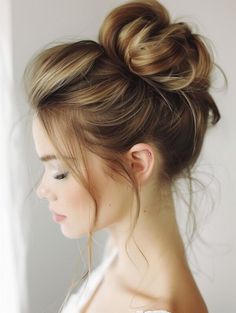 Discover 24 trendy messy buns for medium hair in 2024. These stylish looks are perfect for keeping up with the latest fashion trends. Medium Length Bun Hairstyles, Medium Length Bun, Messy Buns For Medium Hair, Buns For Medium Hair, Bun Hairstyle For Wedding