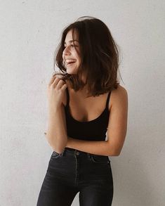 Girl Haircuts, Trik Fotografi, Photography Poses Women, Dress Makeup, Shoulder Length Hair, White Wall, Hair Goals, Hair Looks