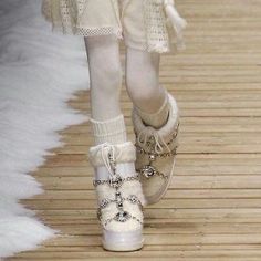 Winter Princess, Archive Fashion, Ice Princess, Mode Inspo, Winter Aesthetic, Dream Shoes, Mode Inspiration, Looks Vintage, Winter Style