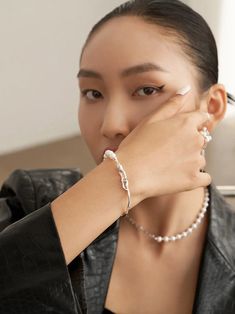 Lady wearing freshwater pearl bangle bracelet with beads and S925 silver clasp Chic Minimalista, Silver Pearl Bracelet, Wrist Jewelry, Freshwater Pearl Bracelet, Elegant Bracelet, Water Pearls, Silver Bangle, Timeless Accessories, Bracelet Collection