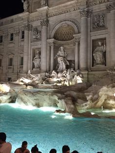 the trezzili fountain is lit up at night