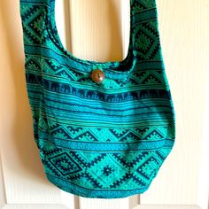 Brand New Beautiful Bag! Can Be Worn Crossbody Or Over The Shoulder. Casual Blue Crossbody Hobo Bag, Blue Summer Bags With Pockets, Summer Blue Bags With Pockets, Blue Crossbody Hobo Bag For Summer, Turquoise Everyday Pouch Shoulder Bag, Turquoise Tote Shoulder Bag With Adjustable Strap, Turquoise Shoulder Bag With Adjustable Strap, Casual Blue Beach Bag With Removable Pouch, Casual Green Hobo Pouch Bag