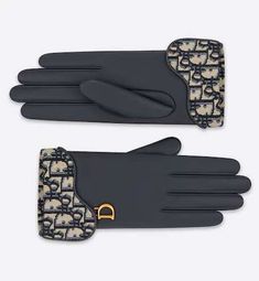 Designer Winter Gloves: The Most Aesthetic Essentials Of The Season - The Mood Guide Blue Dior, Dior Oblique, Dior Logo, Christian Dior Fashion, Dior Couture, Stirrups, Designer Accessories, Elegant Accessories, Luxury Gifts