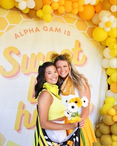 Sweet Like Honey recruitment workshop with yellow balloons, banners, and daisies. Honey Sorority Theme, Honey Im Home Sorority Theme, Pr Ideas, Phi Sigma Rho, Sweet Like Honey, Spring Recruitment, Recruitment Ideas