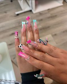 @allthingsgirlszz Bling Nails Acrylic, Aqua Nails Design Ideas, Blk Nails, Swirl Acrylic Nails, Pink Junk Nails, Acrylic Nails Cute, Nails Bling, Neon Acrylic Nails, Aqua Nails