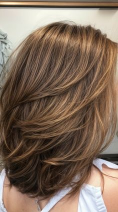 Long Layers Haircut Shoulder Length, Shoulder Length Hair Brown Highlights, Below Shoulder Length Hair With Layers, Medium Long Layered Haircuts, Medium Shag, Peinados Hair Styles, Hair Goal