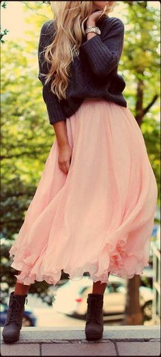 Pink Chiffon Skirt, Grey Maxi Skirts, Outfit Elegantes, Pink Maxi Skirt, Flowy Maxi Skirts, Maxi Outfits, Hello Fashion, Pink Maxi, Perfect Pink