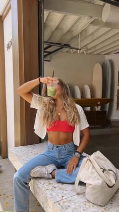 Surfer Outfits Girl, Surfer Girl Aesthetic Outfit, Surf Style Outfits, Surf Girl Outfits, Coffee Pose, Surfer Outfit, Surfer Girl Outfits, Aesthetic Poses, Vsco Aesthetic