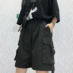 Egirl Black, Streetwear Couple, Cargo Shorts Women, Look Grunge, Summer Streetwear, Grunge Look, Tomboy Outfits, Women Shorts, Safari Style